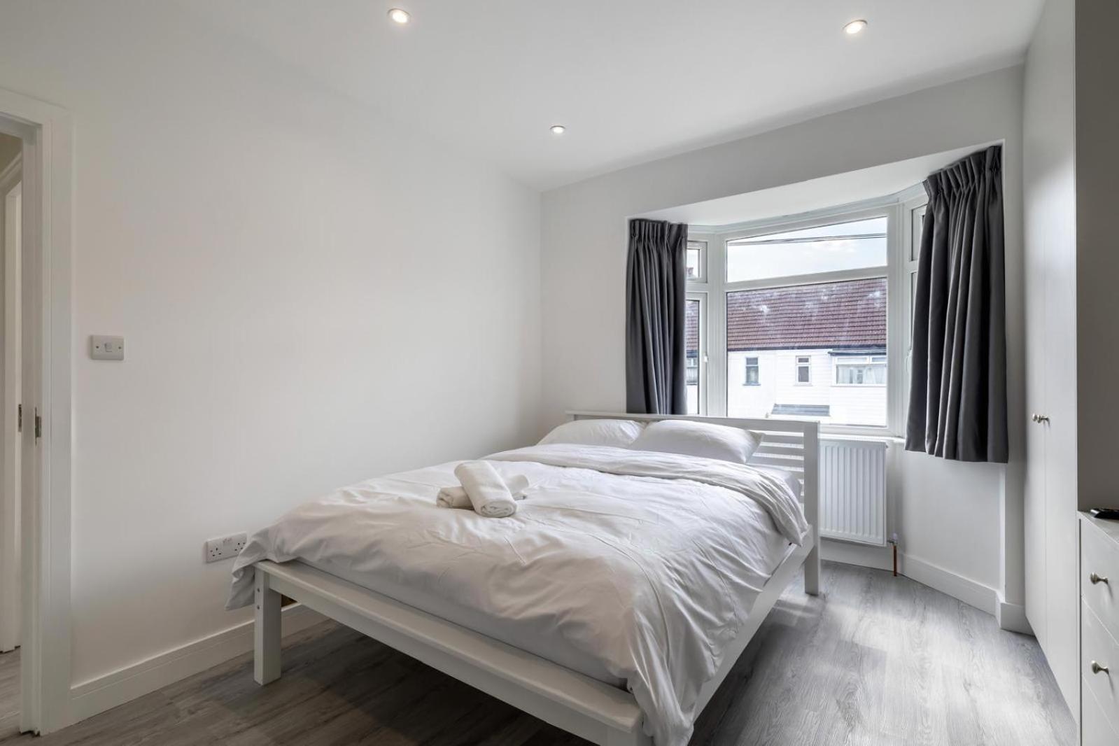 Modern Home With Driveway Parking For 2 Vehicles, Near Tottenham Hotspur Stadium, White Hart Lane Train Station London Exterior photo